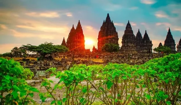 Mengarungi Masa lalu dengan Wisata Candi di Jogja